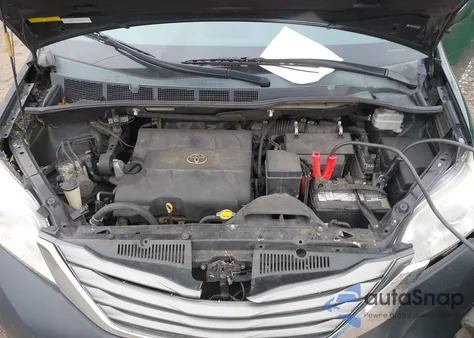 2013 Toyota Sienna Xle 7 Passenger z USA, uszkodzony, nr VIN 5TDDK3DC8DS056286